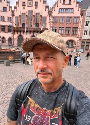 Павел из Челябинска 46 лет