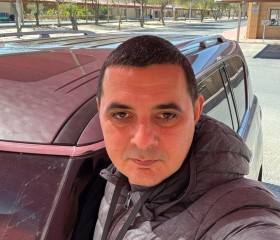 Alex, 37, Sabah as Salim