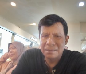 Robert, 43, Jakarta