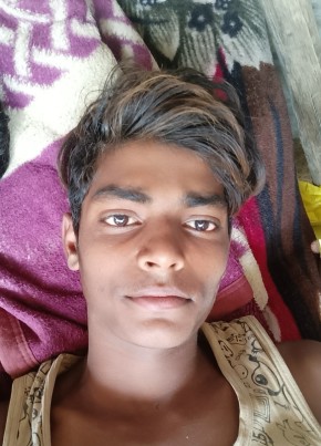Satish Kumar, 19, India, Maksi
