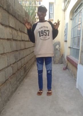 Dominic из Nairobi 19 лет