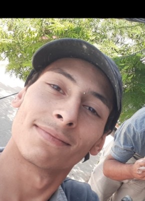Lucas из Necochea 21 год