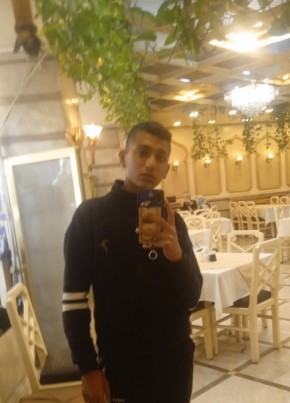اوس из Paris 18 лет