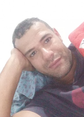Willian Francisc, 20, República Federativa do Brasil, Cotia