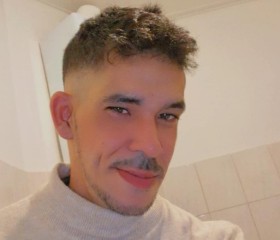 Rifton, 38, Brussels