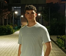 Egemen, 18, Istanbul