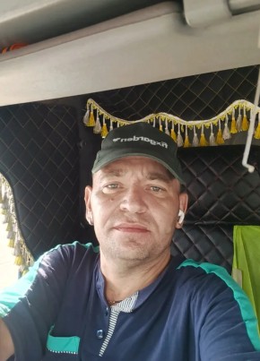 Денис из Лобни 44 года