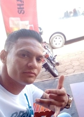 Carlos, 20, República Federativa do Brasil, Cruzeiro do Oeste